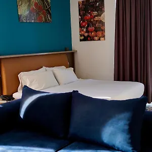 3* Hotel Monaco & Garden