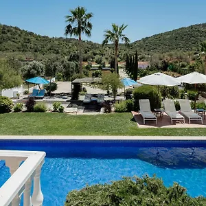 Entrecolinas Couette-café Paderne (Faro)